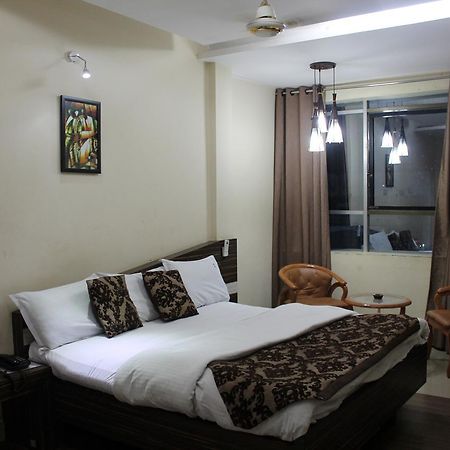 Hotel Swayam Jabalpur Bagian luar foto