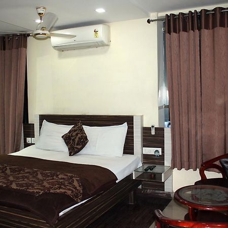 Hotel Swayam Jabalpur Bagian luar foto