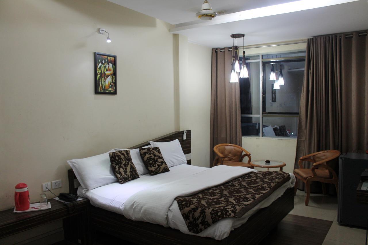 Hotel Swayam Jabalpur Bagian luar foto