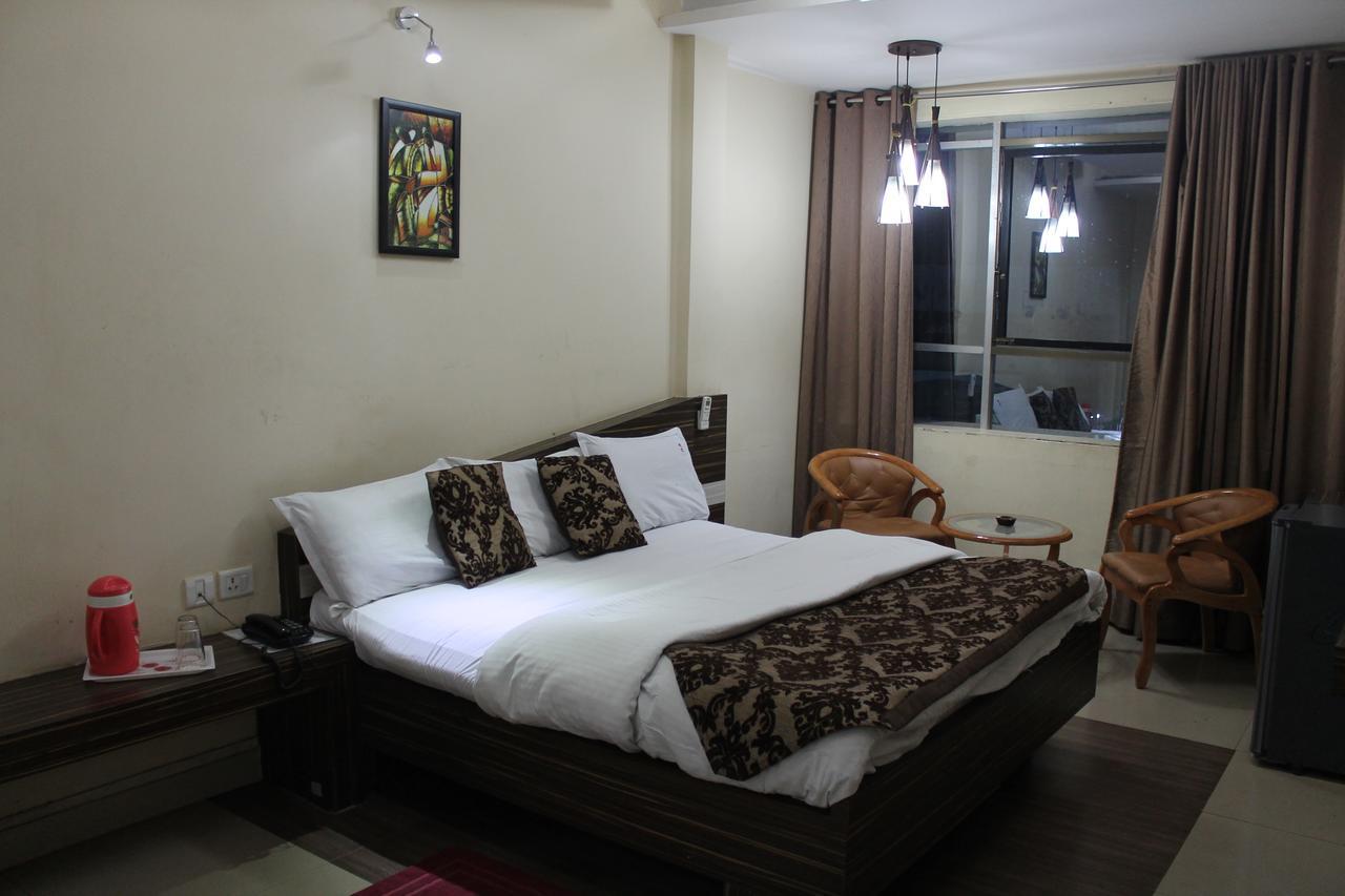 Hotel Swayam Jabalpur Bagian luar foto